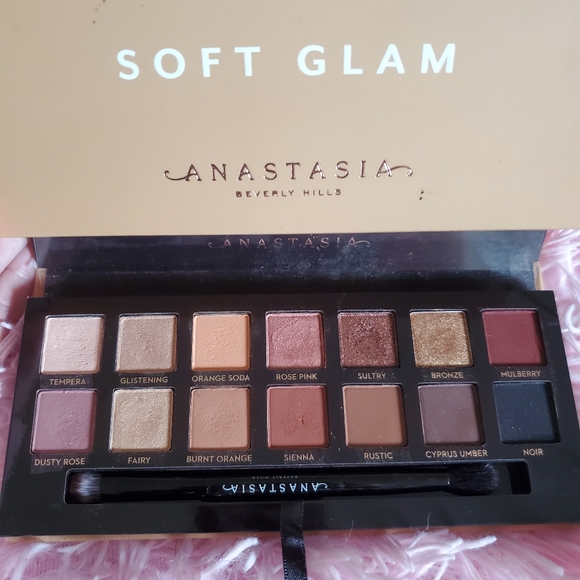 Anastasia Beverly Hills Palette Bundle - Picture 4 of 5